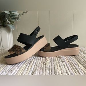 Crocs - Brooklyn Low Wedge LiteRide - Size 8W - Like New